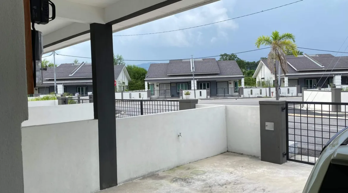 rumah-teres-setingkat-untuk-dijual-taman-bemban-indah-batu-gajah-03