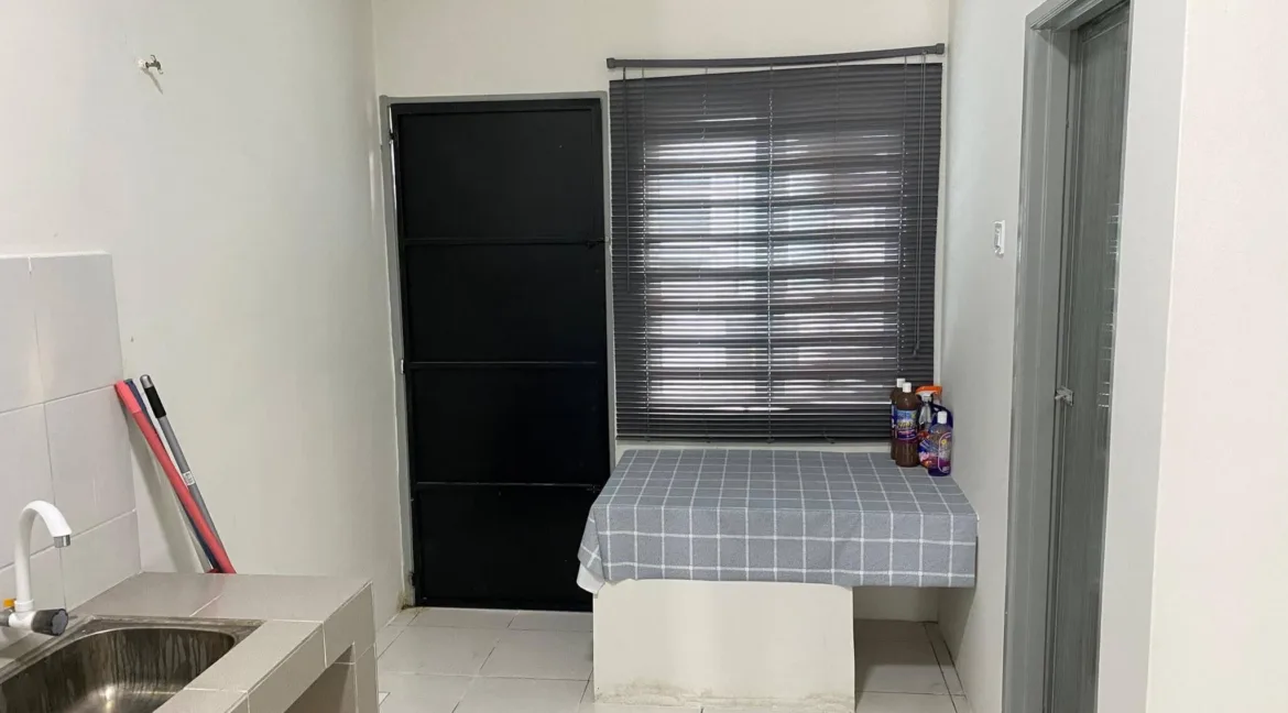 rumah-teres-setingkat-untuk-dijual-taman-bemban-indah-batu-gajah-07