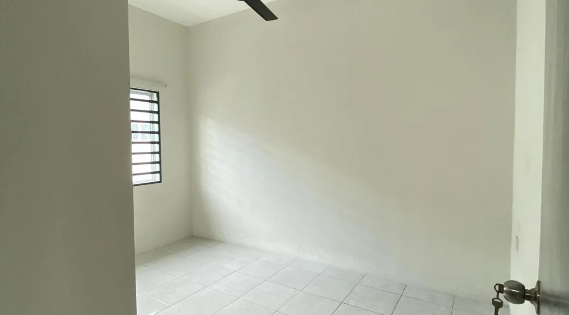 rumah-teres-setingkat-untuk-dijual-taman-bemban-indah-batu-gajah-09