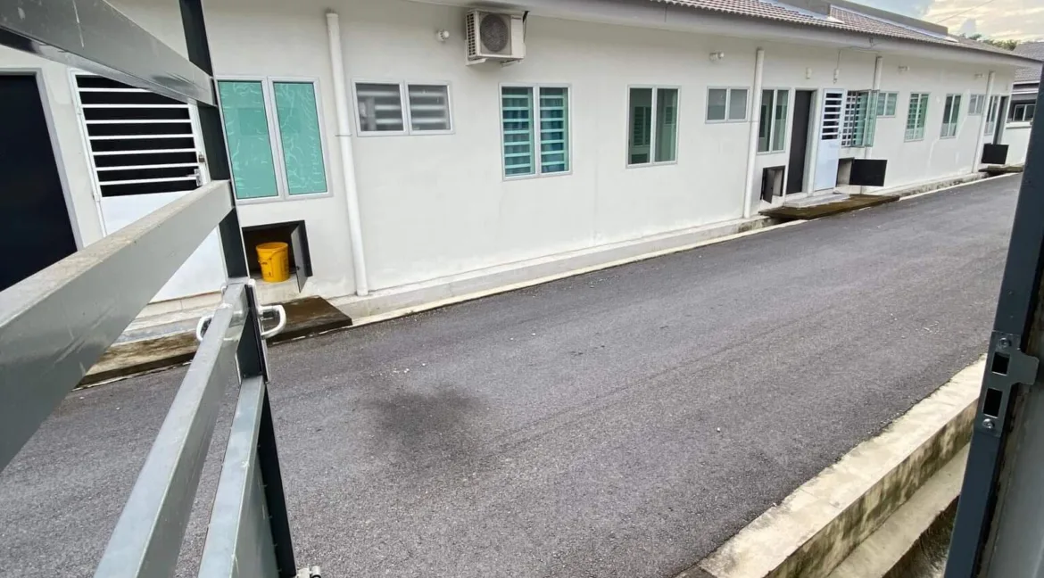 rumah-teres-setingkat-untuk-dijual-taman-bemban-indah-batu-gajah-11