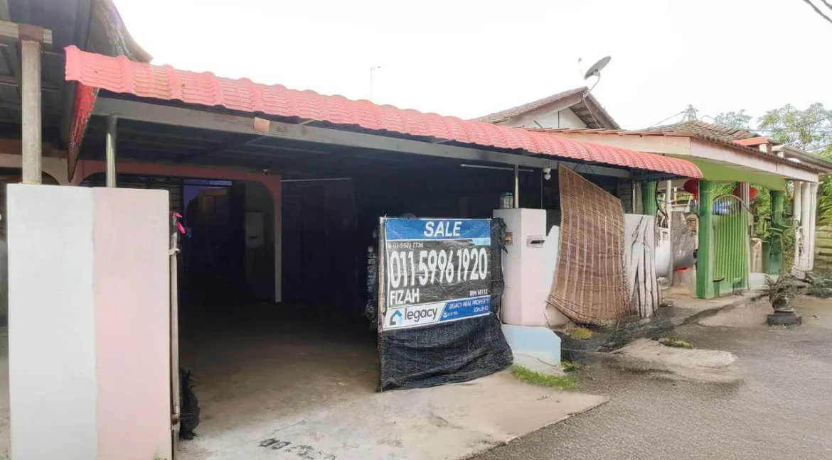 Rumah teres setingkat untuk dijual di Taman Seri Mawar, Sitiawan, Perak