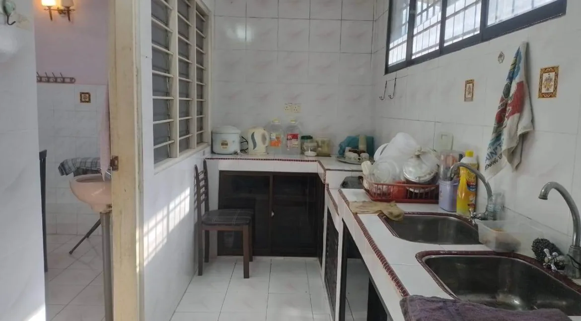 teres-dua-tingkat-untuk-dijual-taman-lapangan-ria-ipoh-05