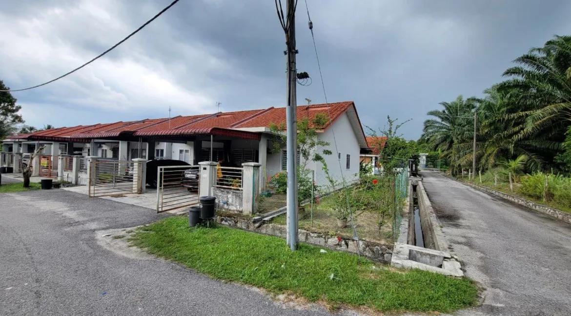 teres-setingkat-end-lot-untuk-dijual-taman-bakti-tapah-perak-02