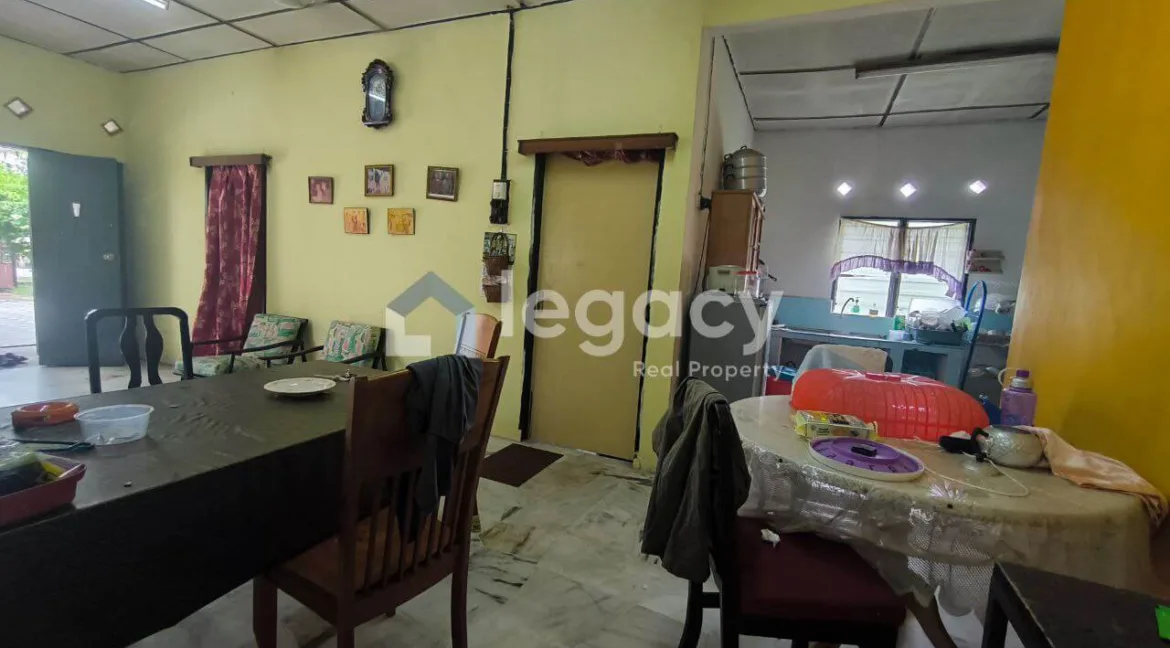 banglo-setingkat-untuk-dijual-kampung-serdang-sitiawan-13
