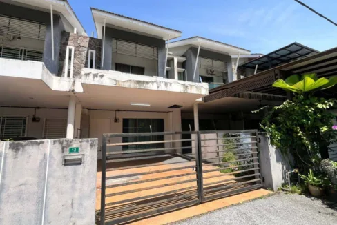 Teres Dua Tingkat untuk dijual di Taman Kinding Hijauan, Tanjung Rambutan, Perak