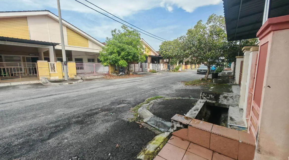 teres-setingkat-untuk-dijual-taman-metro-pengkalan-batu-gajah-02