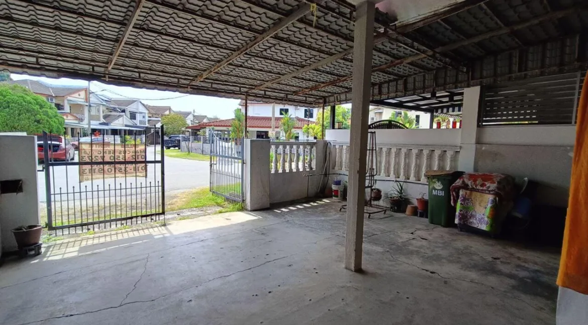 teres-setingkat-untuk-dijual-taman-syabas-bercham-05