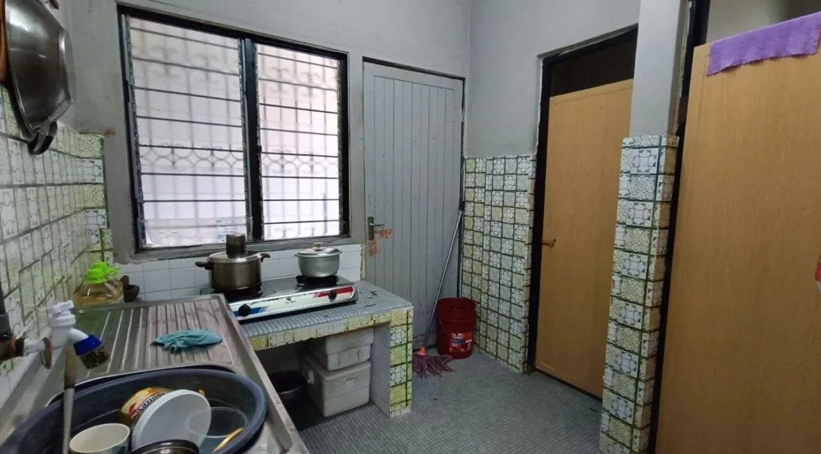 teres-setingkat-untuk-dijual-taman-syabas-bercham-10