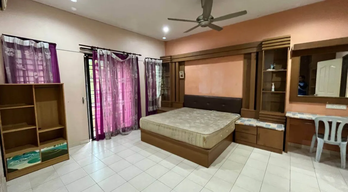 rumah-teres-dua-tingkat-untuk-dijual-di-taman-puncak-tambun-indah-ipoh-11
