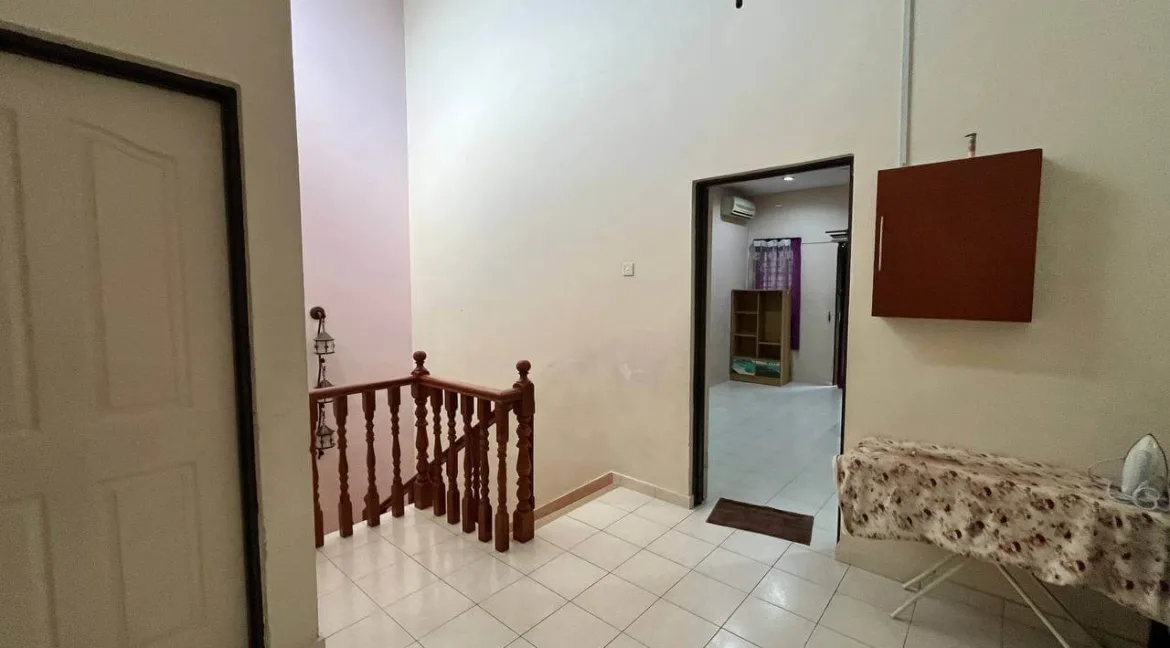 rumah-teres-dua-tingkat-untuk-dijual-di-taman-puncak-tambun-indah-ipoh-18