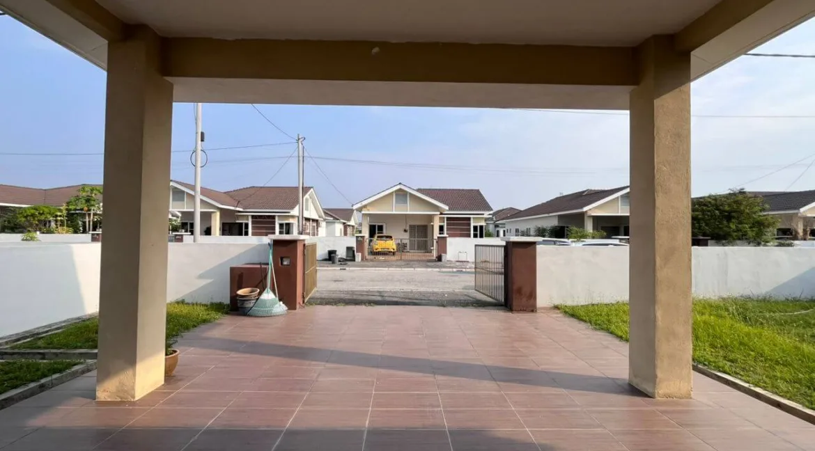 banglo-setingkat-untuk-dijual-di-taman-desa-sentral-batu-gajah-07