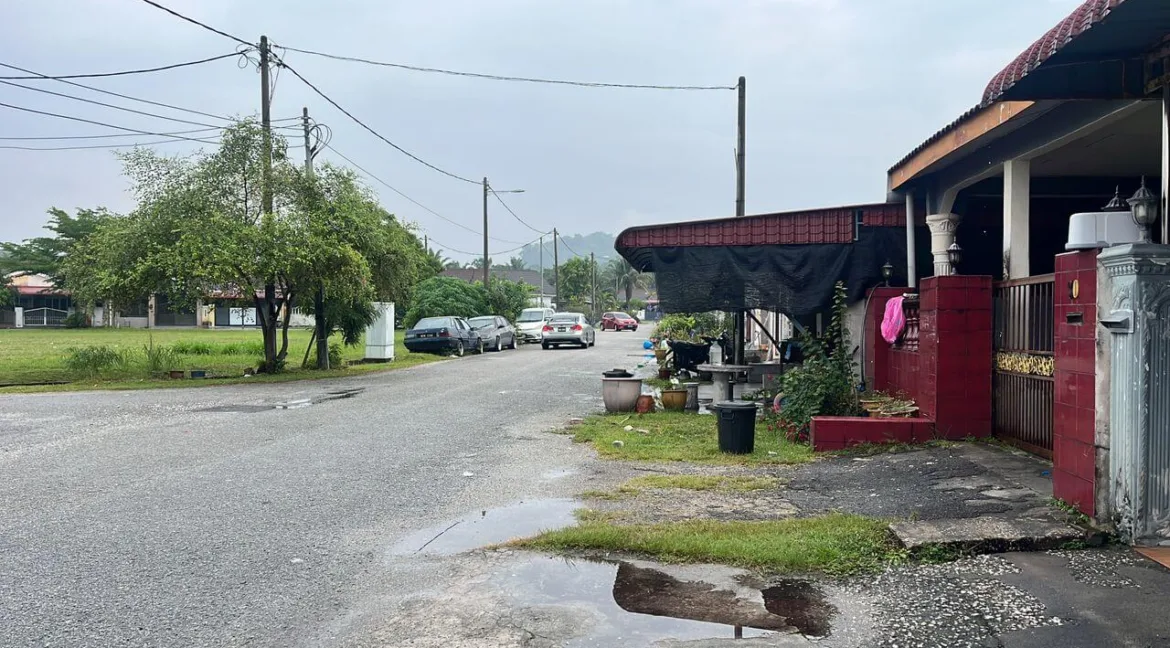 rumah-kos-rendah-setingkat-taman-raia-mesra-kampung-kepayang-02
