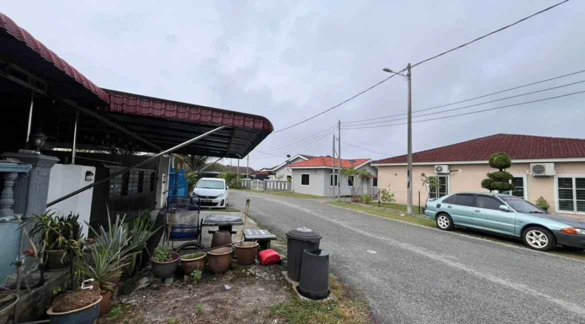 rumah-kos-rendah-setingkat-taman-raia-mesra-kampung-kepayang-03