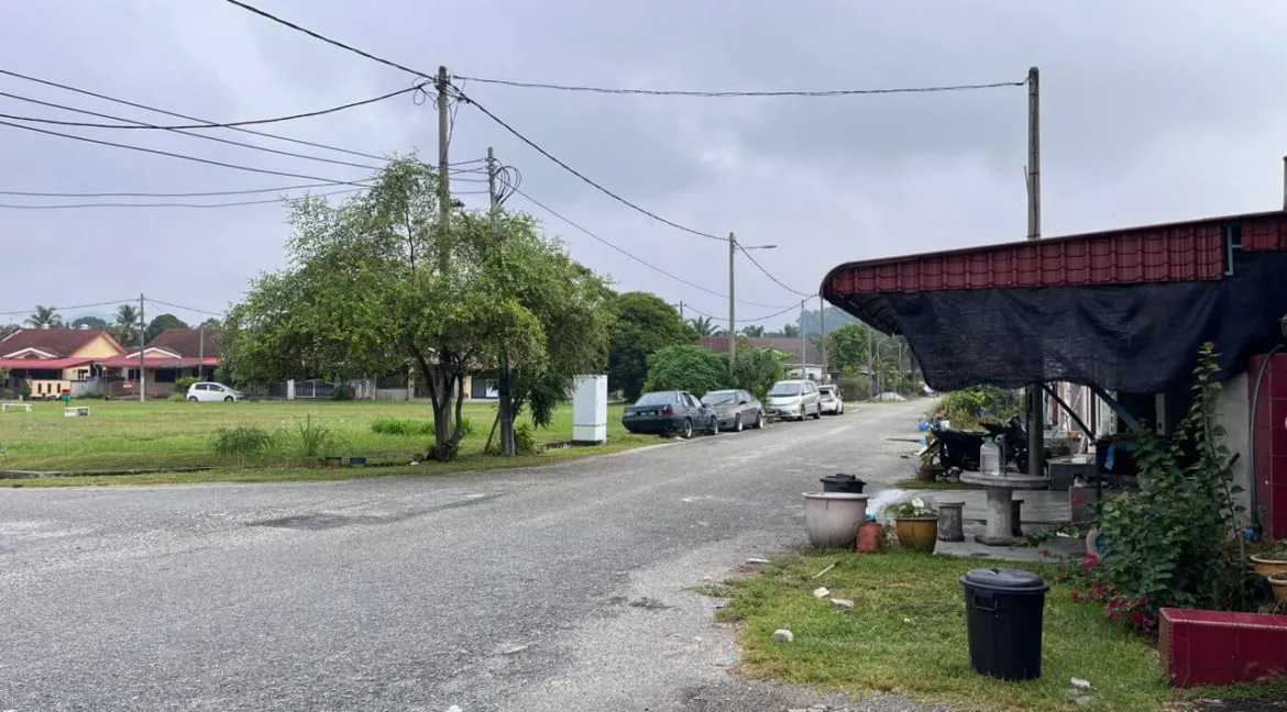 rumah-kos-rendah-setingkat-taman-raia-mesra-kampung-kepayang-04