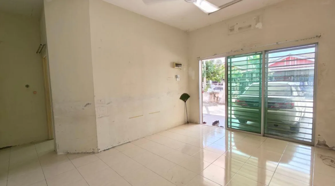 rumah-setingkat-untuk-dijual-di-lakeville-seri-iskandar-06