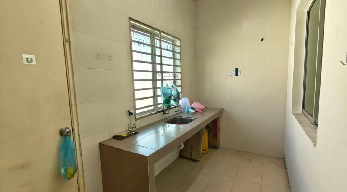 rumah-setingkat-untuk-dijual-di-lakeville-seri-iskandar-08