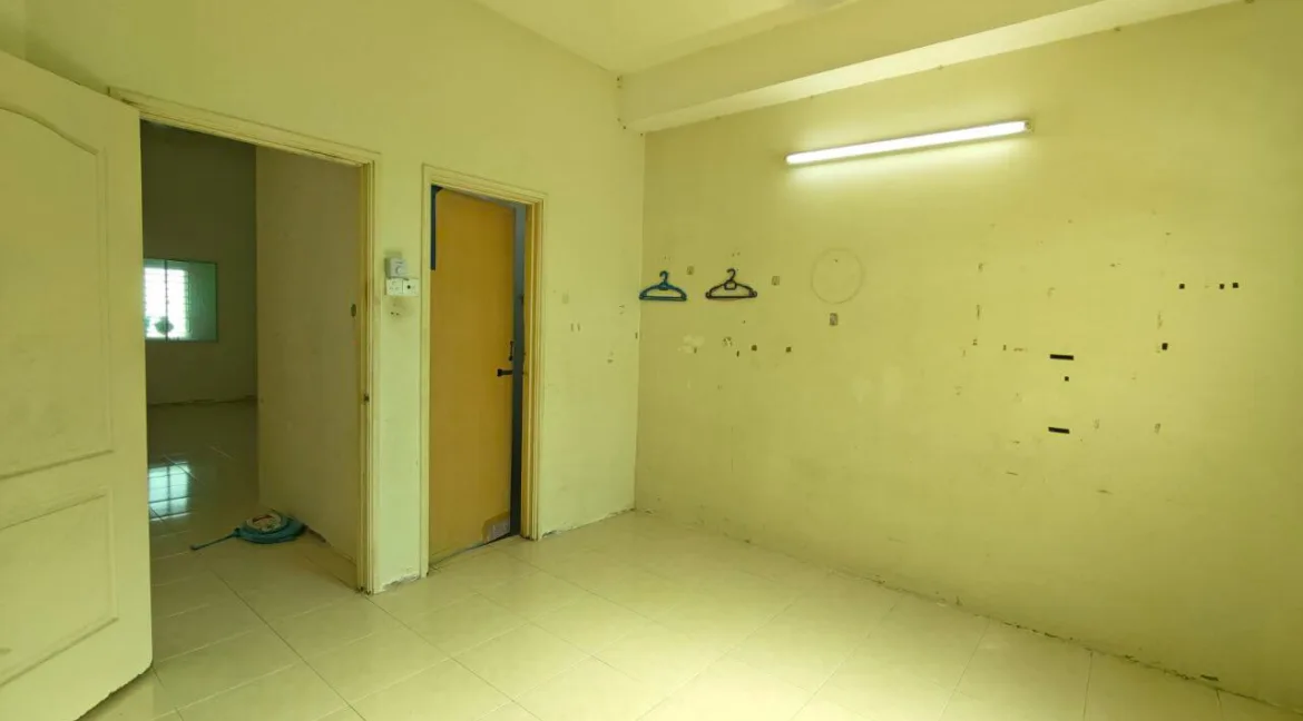 rumah-setingkat-untuk-dijual-di-lakeville-seri-iskandar-11