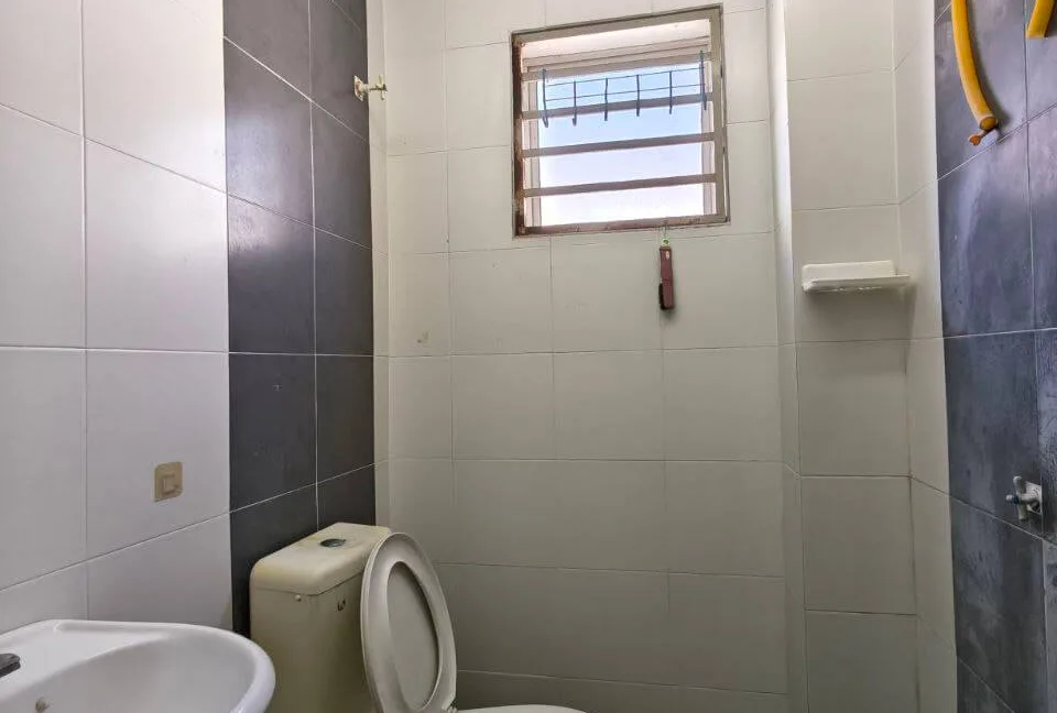rumah-setingkat-untuk-dijual-di-lakeville-seri-iskandar-15