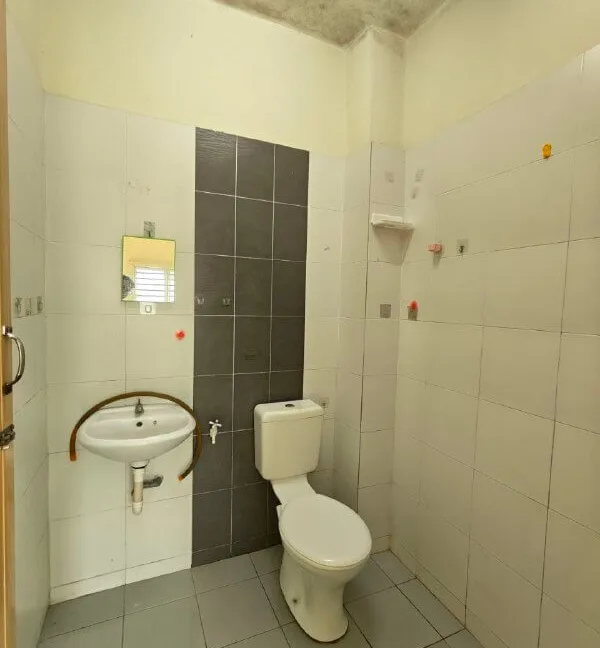 rumah-setingkat-untuk-dijual-di-lakeville-seri-iskandar-16