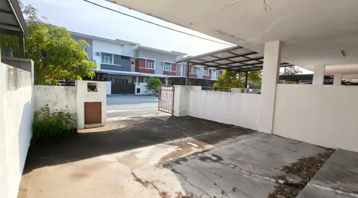 rumah-teres-2-tingkat-untuk-dijual-di-taman-meru-suria-meru-poh-08