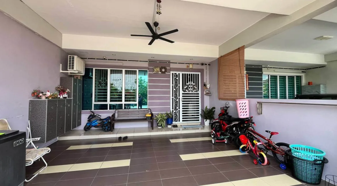 rumah-teres-dua-tingkat-untuk-dijual-di-taman-klebang-emas-chemor-02