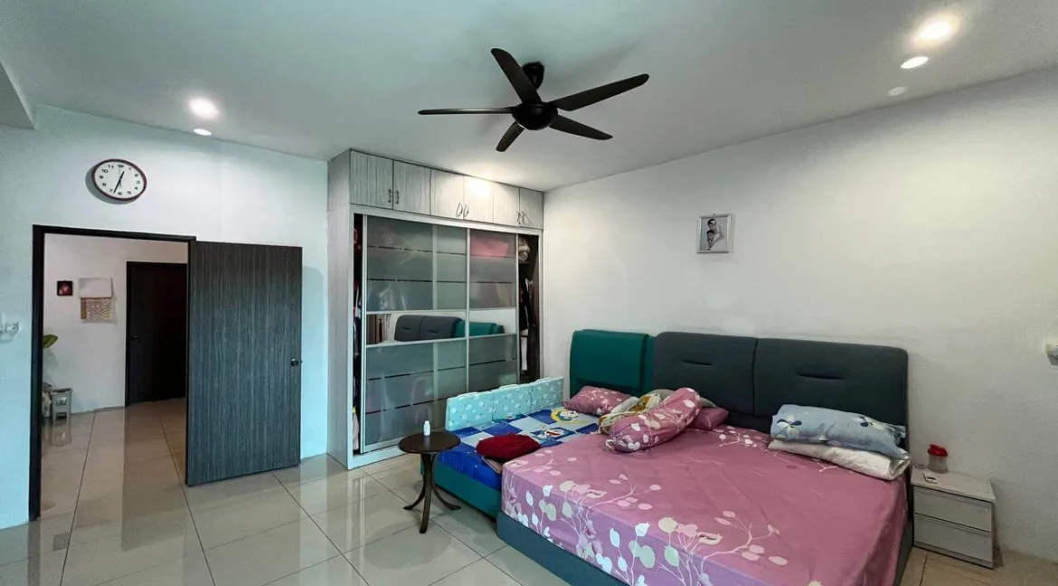 rumah-teres-dua-tingkat-untuk-dijual-di-taman-klebang-emas-chemor-07