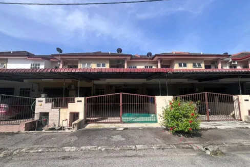 Rumah teres dua tingkat untuk dijual di Taman Wangsa Jaya, Tanjong Malim, Perak