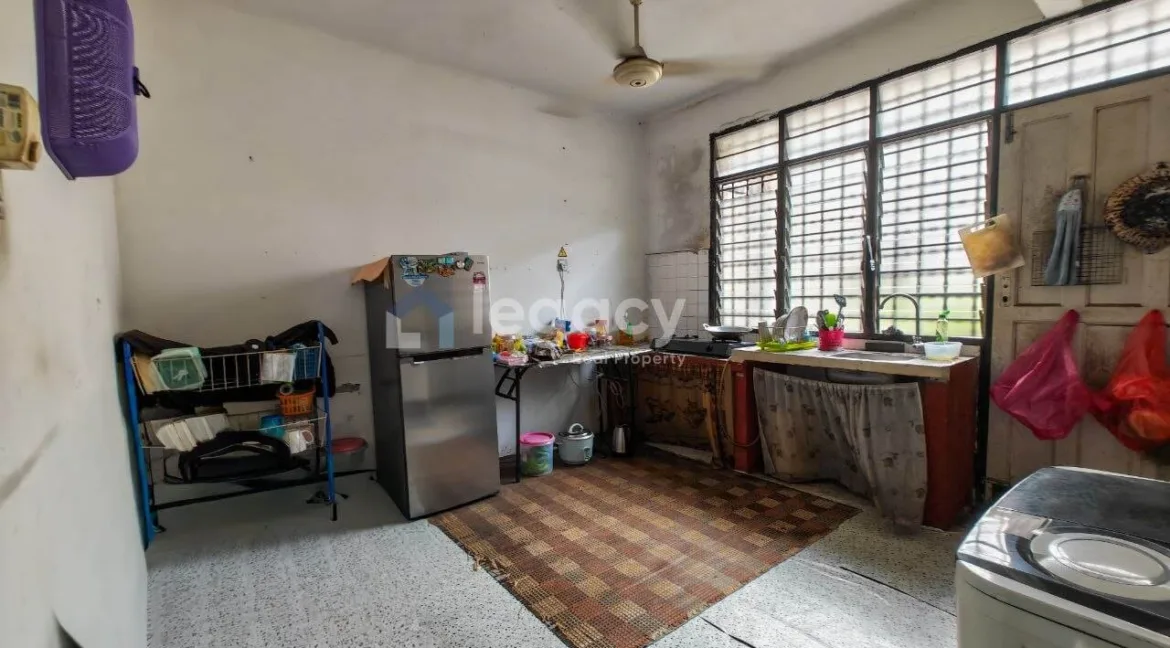 rumah-teres-2-tingkat-untuk-dijual-di-taman-samudera-manjung-05