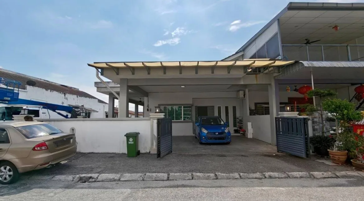 Rumah teres endlot setingkat untuk dijual di Taman Lapangan Kiara, Ipoh, Perak