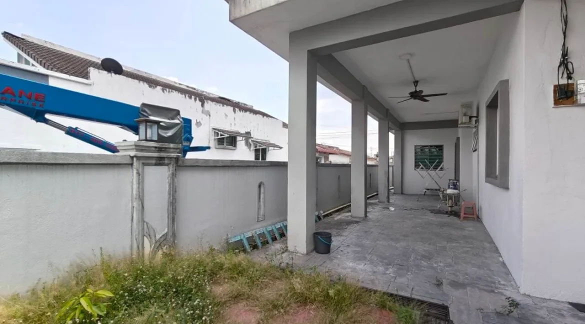 rumah-teres-endlot-setingkat-taman-lapangan-kiara-ipoh-03