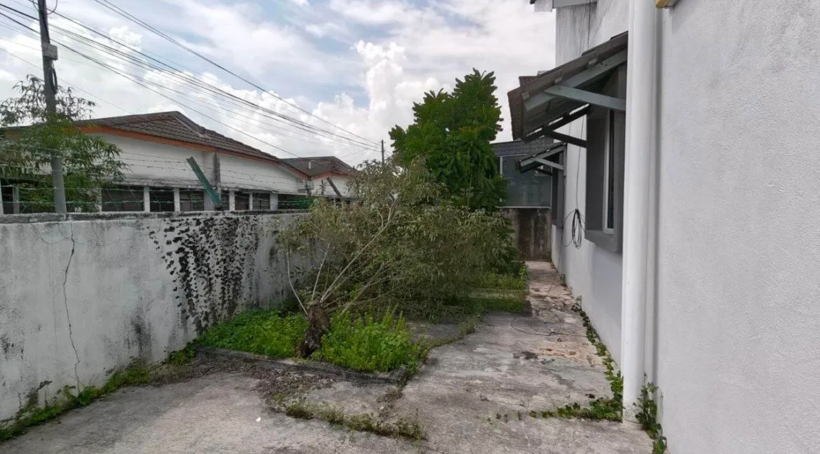 rumah-teres-endlot-setingkat-taman-lapangan-kiara-ipoh-06