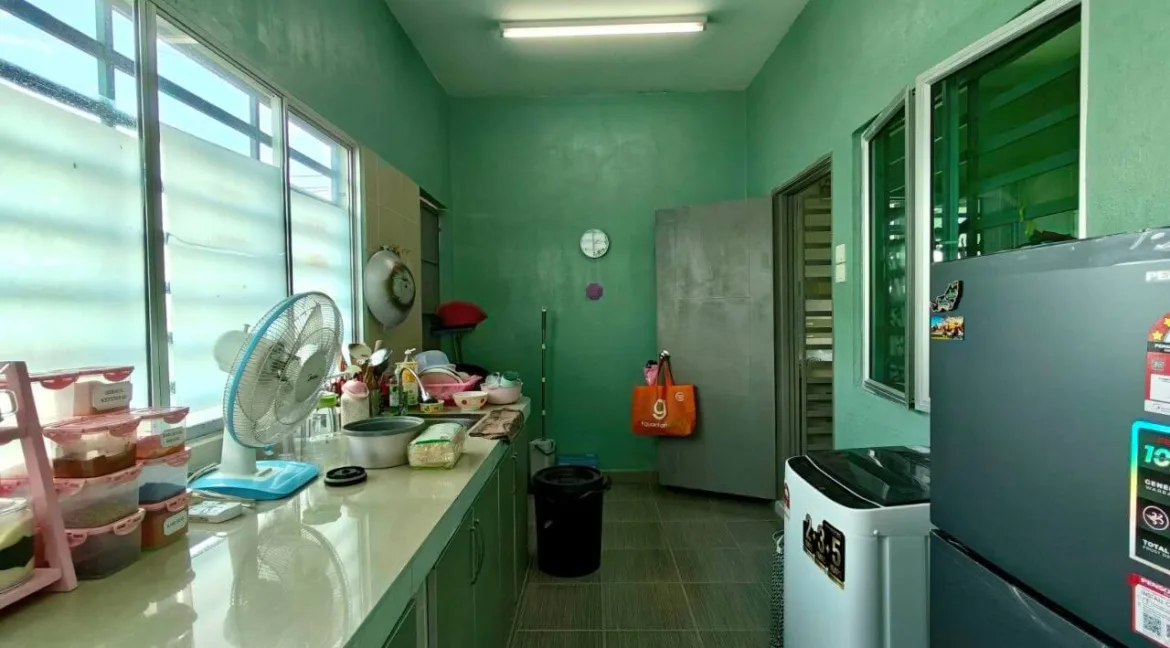 rumah-teres-endlot-setingkat-taman-lapangan-kiara-ipoh-10