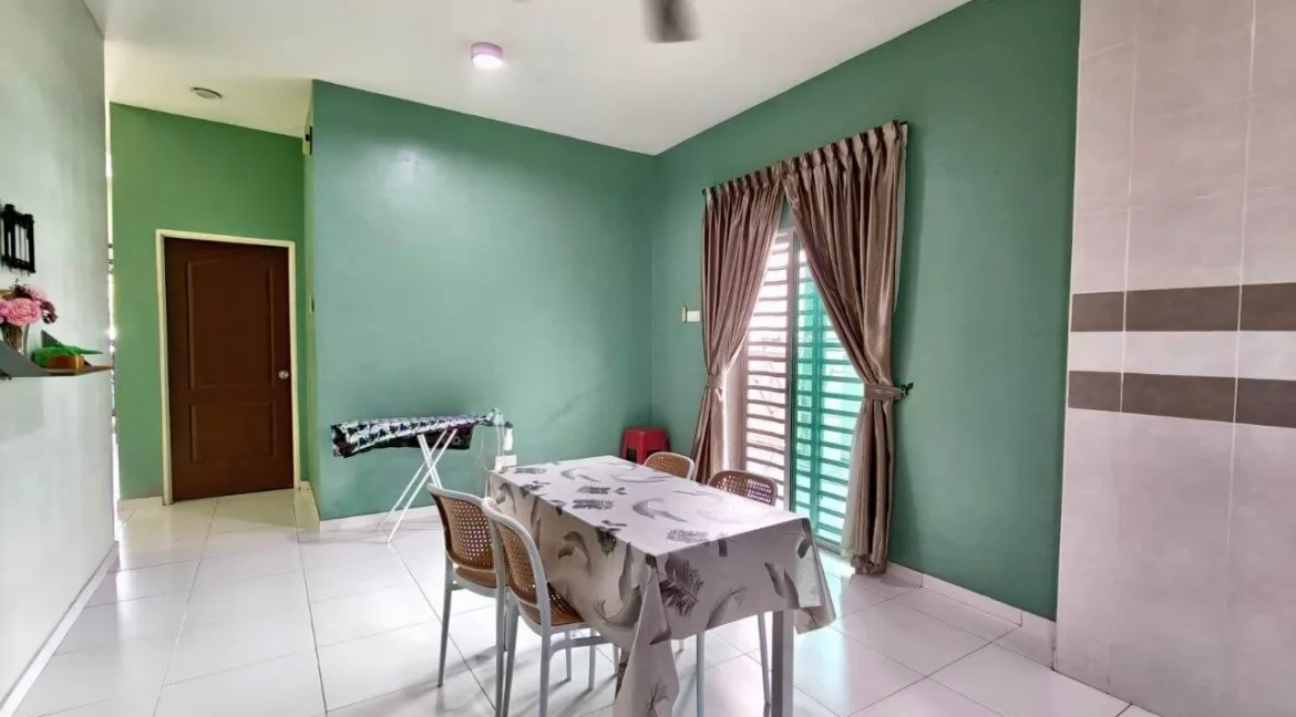 rumah-teres-endlot-setingkat-taman-lapangan-kiara-ipoh-15