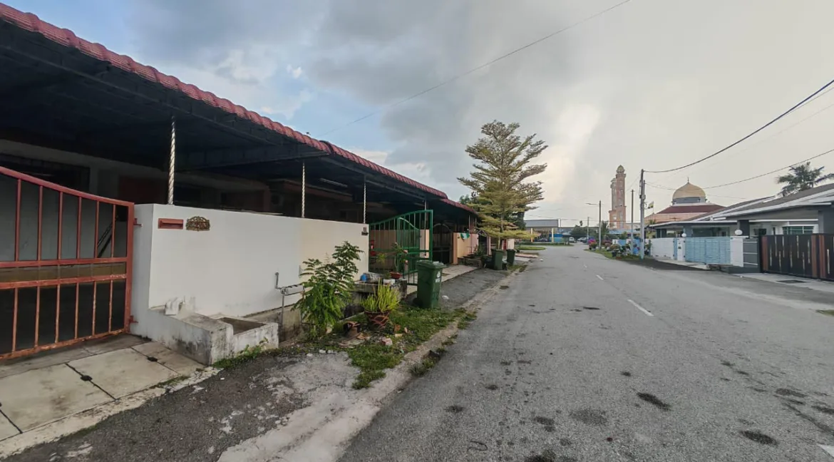 rumah-teres-setingkat-untuk-dijual-di-taman-pinji-ria-ipoh-02
