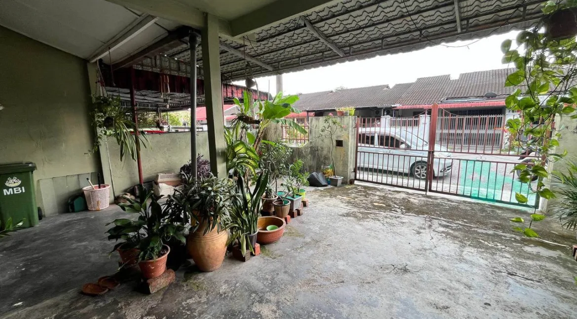 rumah-teres-setingkat-untuk-dijual-di-taman-silibin-ipoh-03