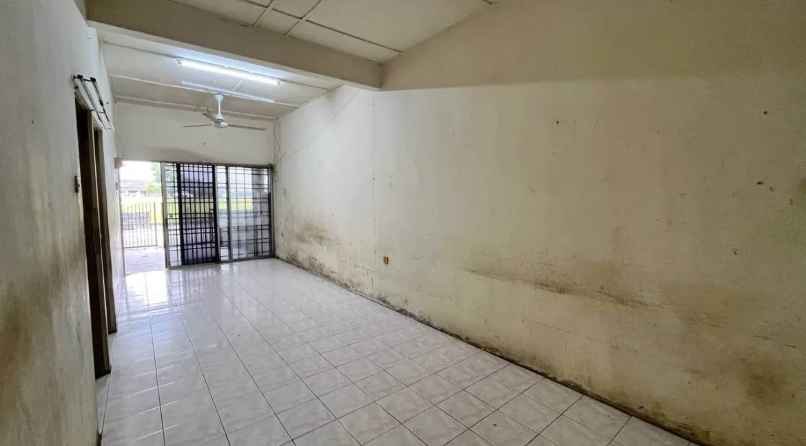 rumah-teres-setingkat-untuk-dijual-di-taman-tronoh-hijau-tronoh-nn-09