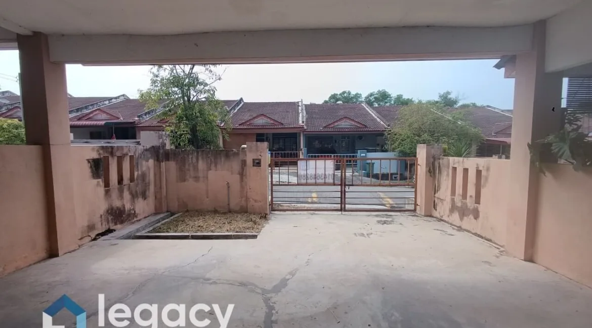 rumah-teres-taman-lahat-indah-ipoh-02