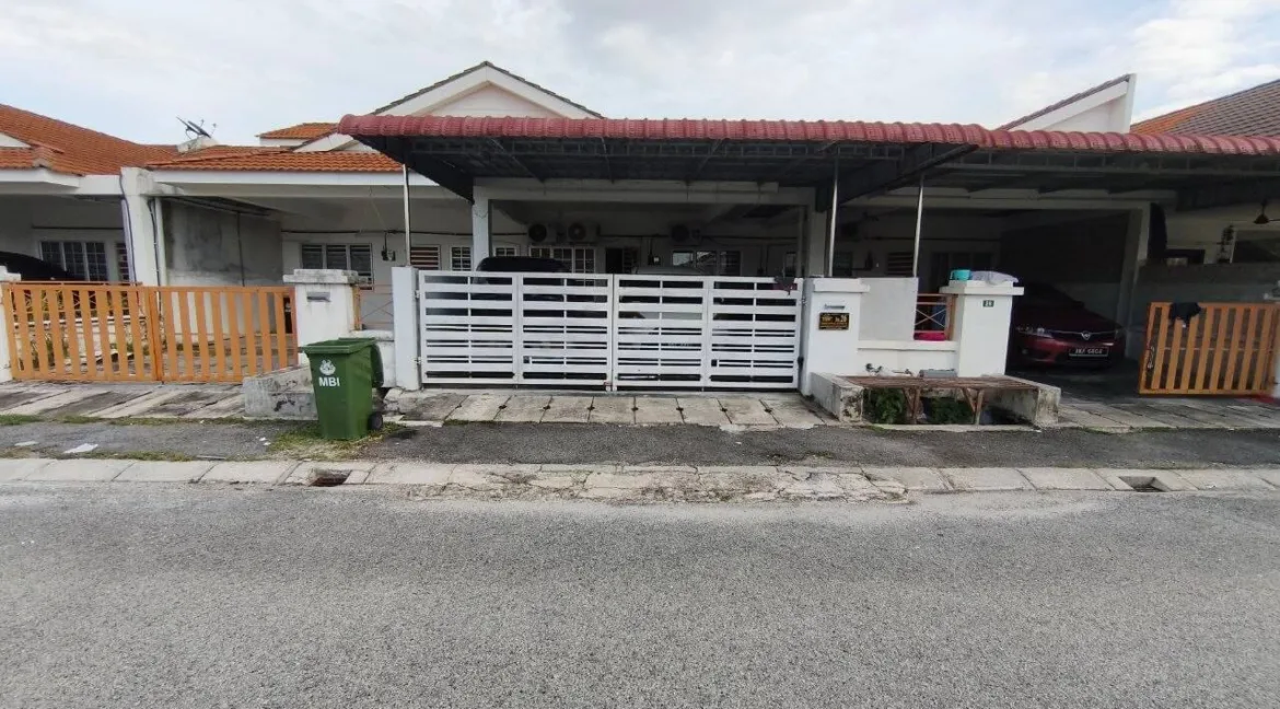 Rumah teres setingkat untuk dijual di Taman Kinding Raya, Tanjung Rambutan, Perak
