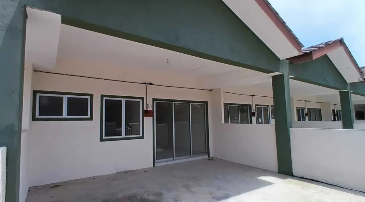 rumah-teres-setingkat-untuk-dijual-di-taman-harmonis-seri-iskandar-perak-06