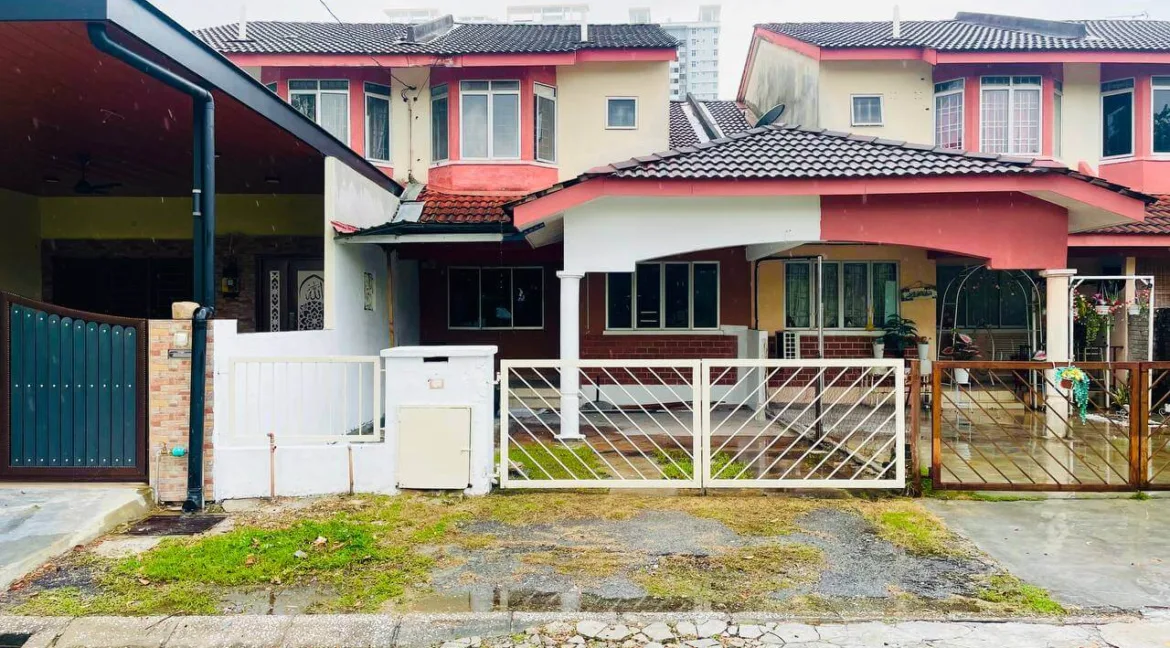 Teres dua tingkat untuk dijual di Halaman Meru Permai, Ipoh, Perak