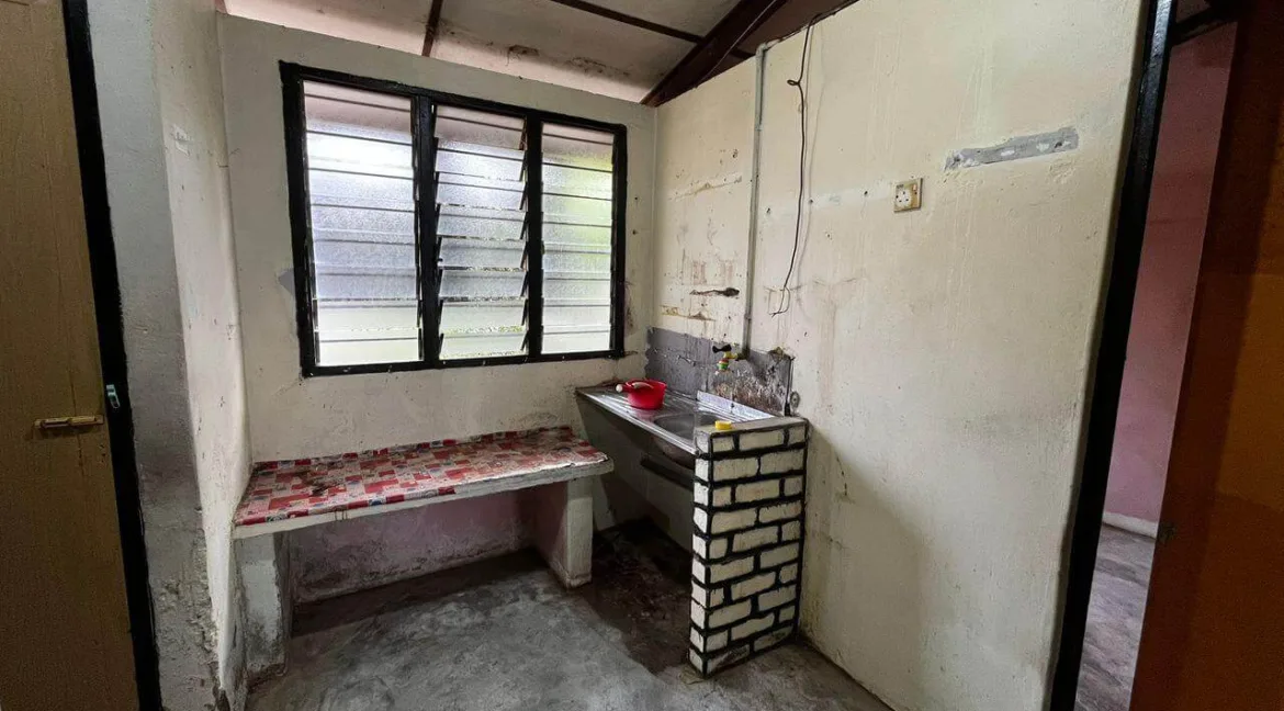 teres-setingkat-kos-rendah-untuk-dijual-di-rpa-3-kampung-gajah-08