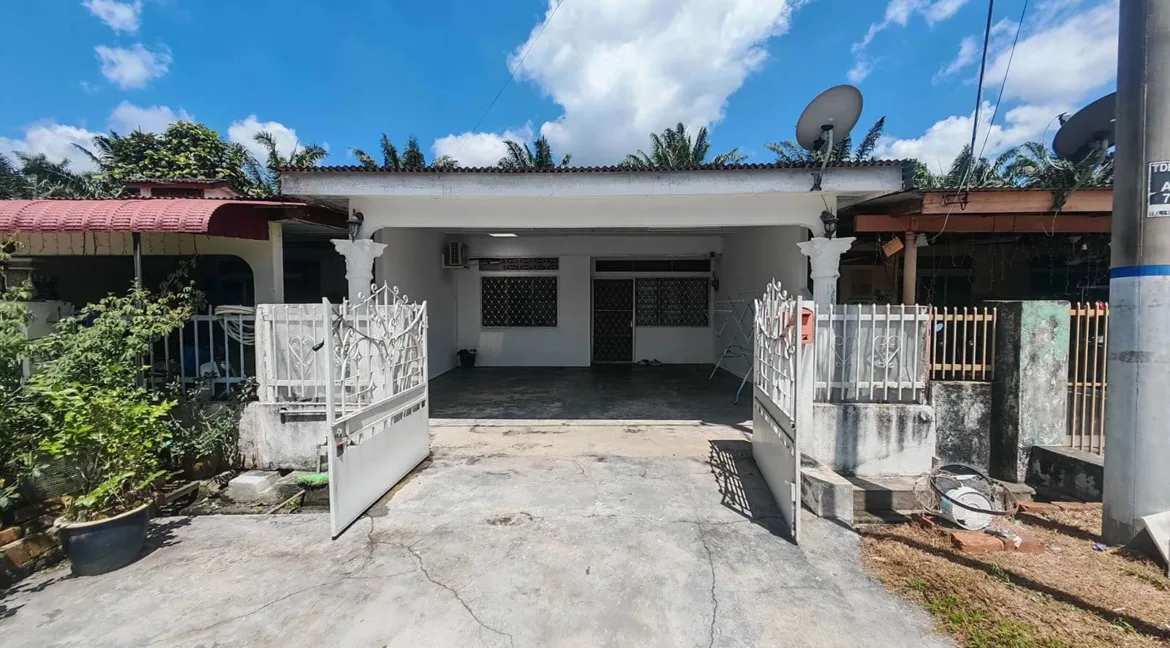 Rumah setingkat untuk dijual di Taman Desa Bakti, Teluk Intan, Perak
