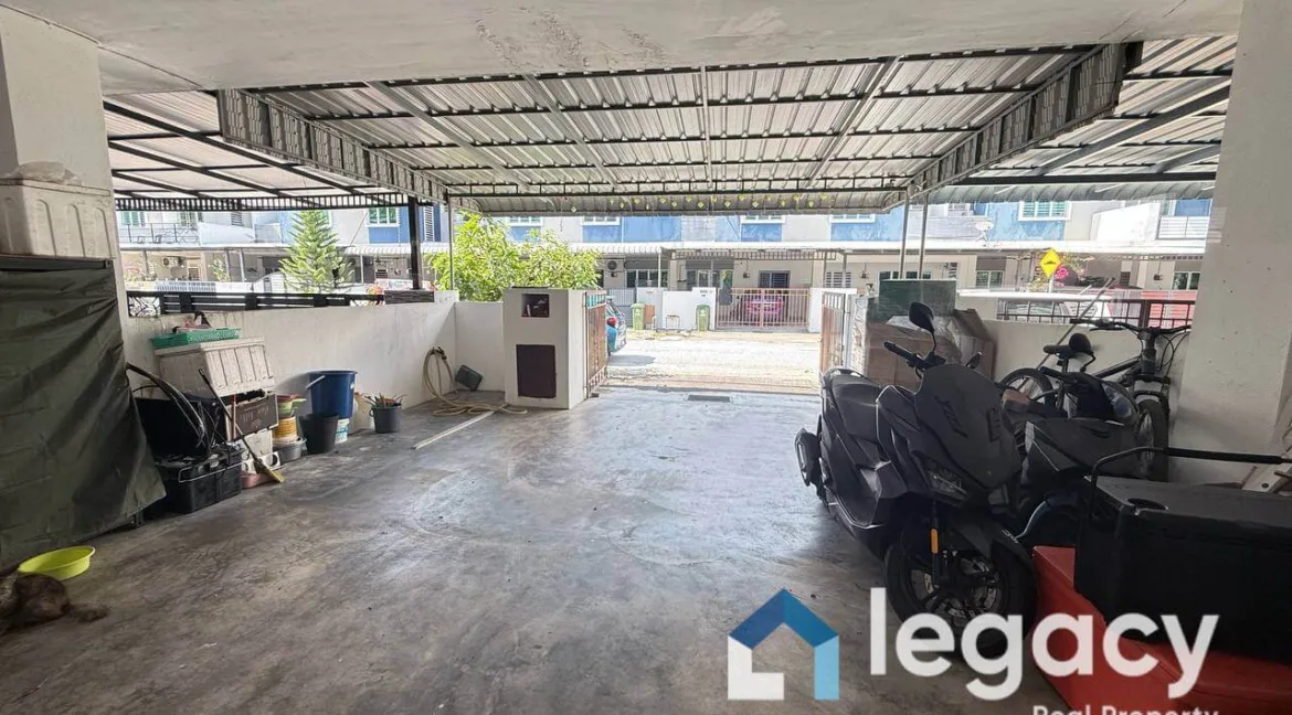 rumah-teres-2-tingkat-untuk-dijual-di-taman-meru-suria-ipoh-04