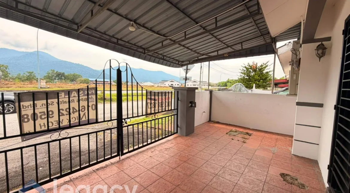 rumah-teres-satu-setengah-tingkat-halaman-meru-permai-ipoh-03