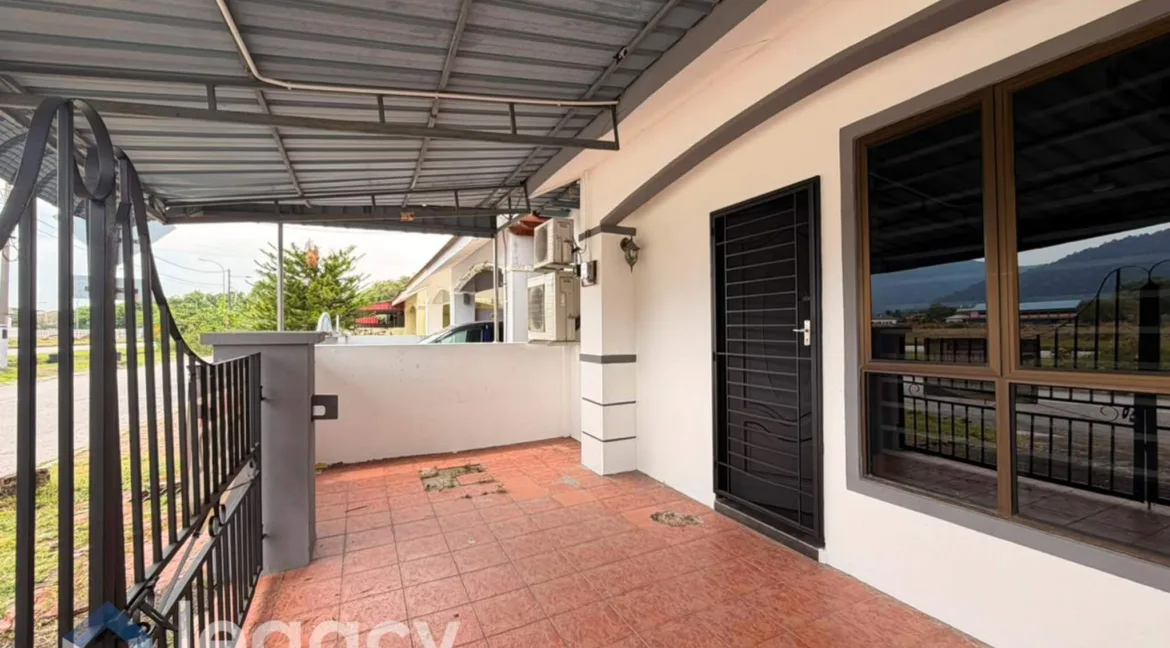 rumah-teres-satu-setengah-tingkat-halaman-meru-permai-ipoh-05
