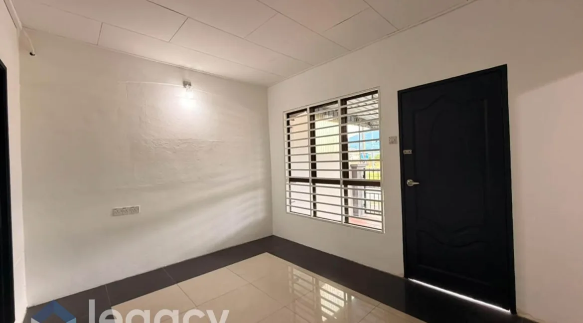 rumah-teres-satu-setengah-tingkat-halaman-meru-permai-ipoh-09
