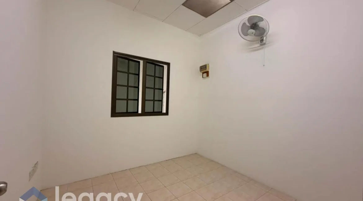 rumah-teres-satu-setengah-tingkat-halaman-meru-permai-ipoh-11