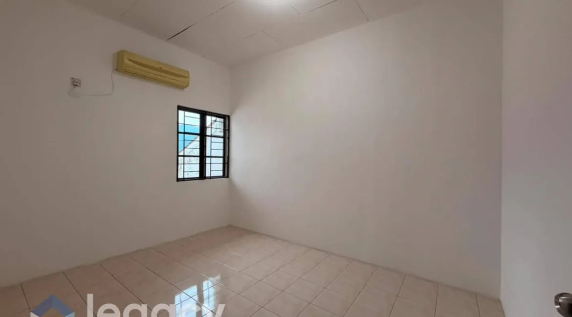 rumah-teres-satu-setengah-tingkat-halaman-meru-permai-ipoh-12