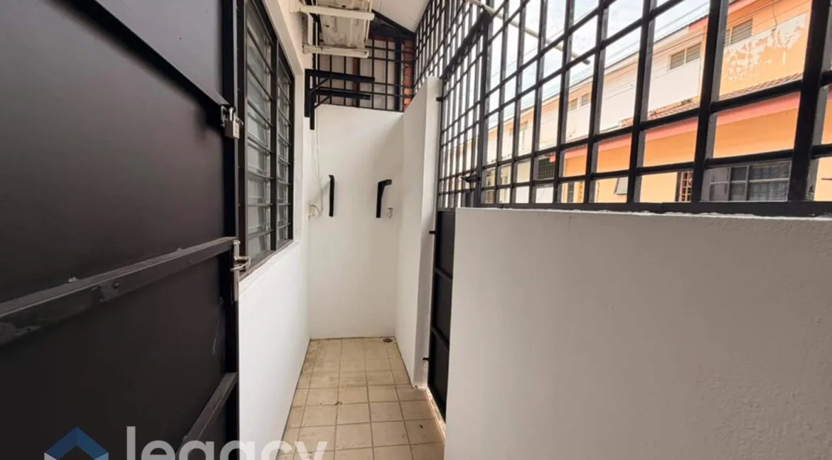 rumah-teres-satu-setengah-tingkat-halaman-meru-permai-ipoh-16