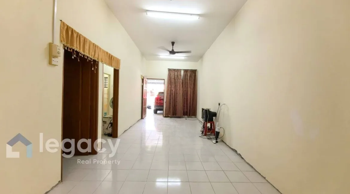 rumah-teres-setingkat-taman-bandar-universiti-seri-iskandar-05